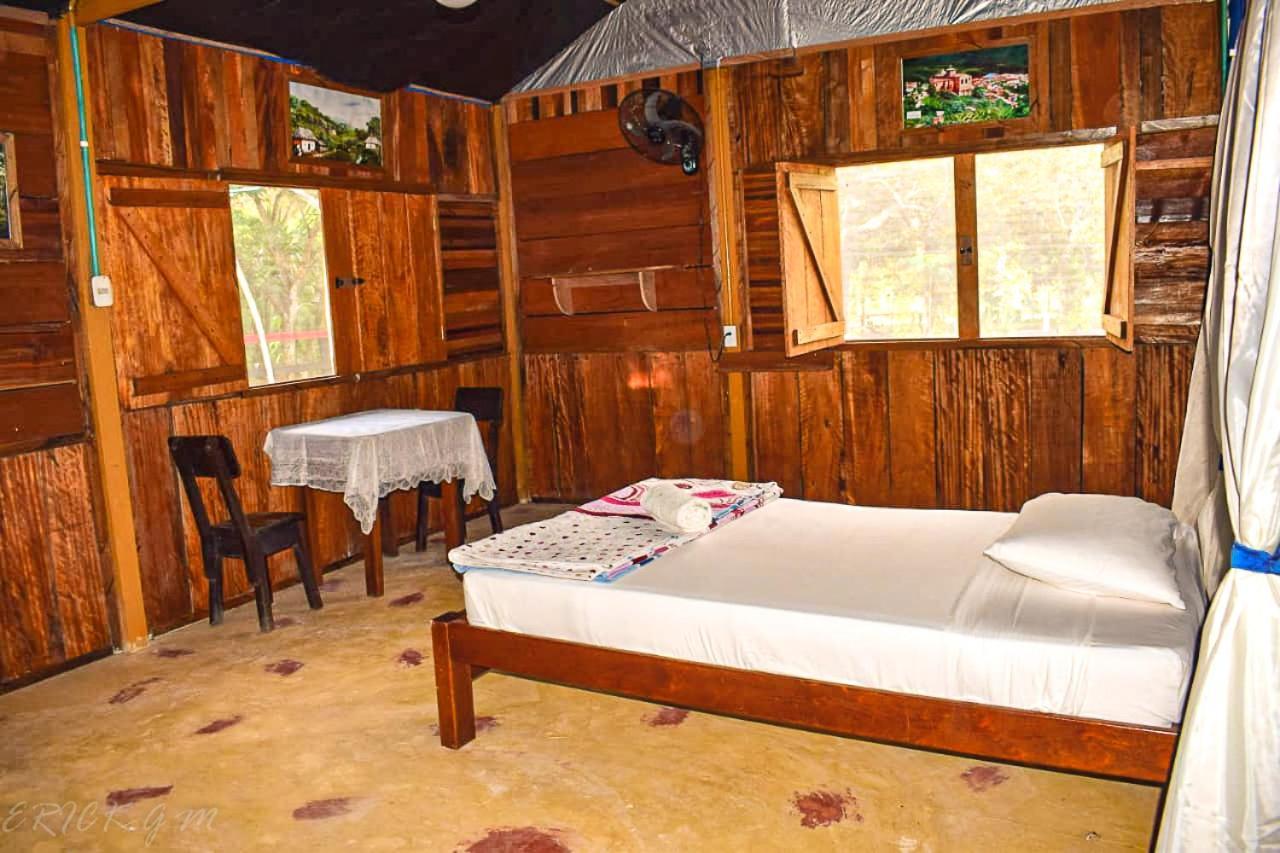 Hostal Cano Nevera La Macarena エクステリア 写真