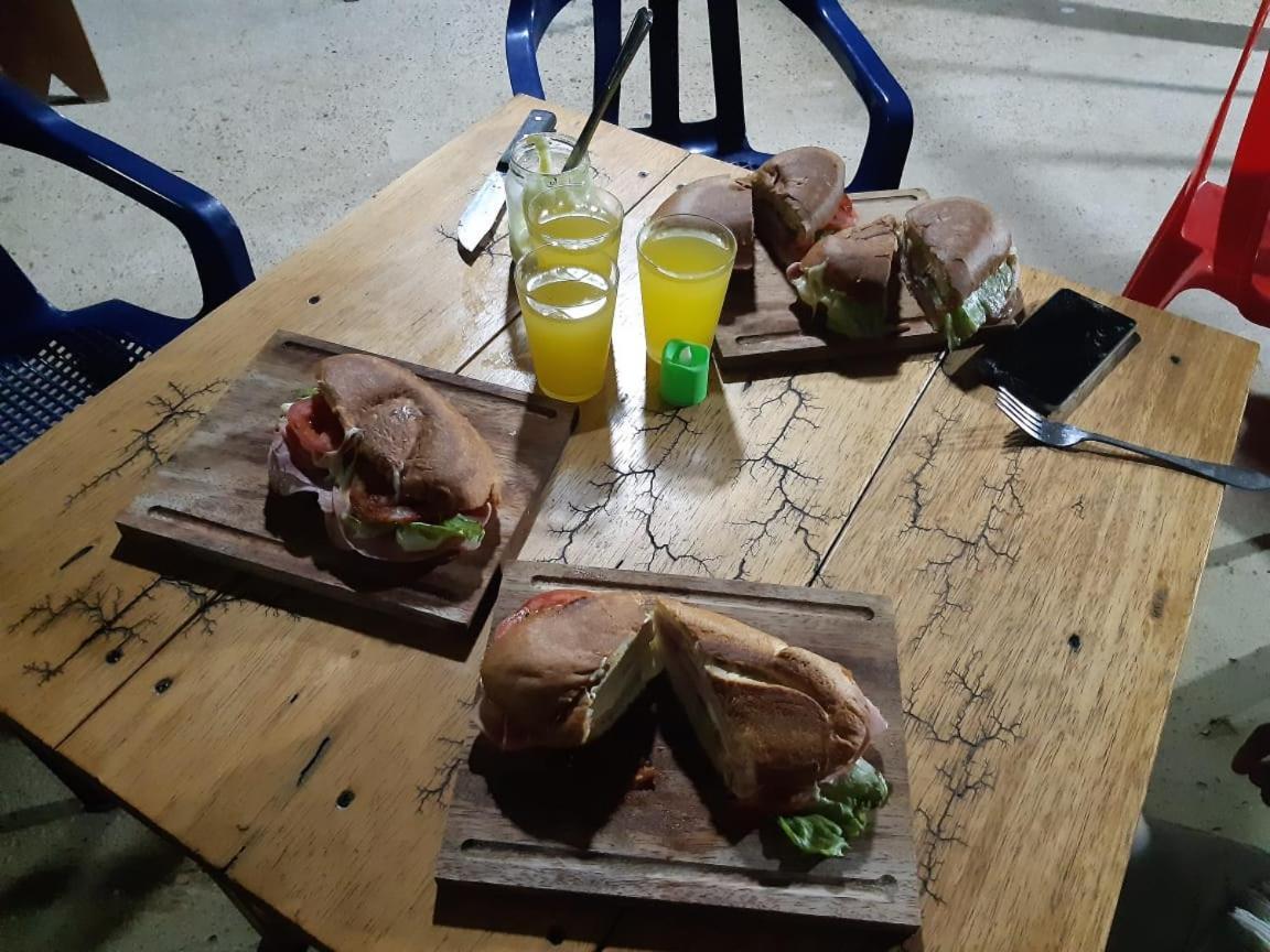 Hostal Cano Nevera La Macarena エクステリア 写真